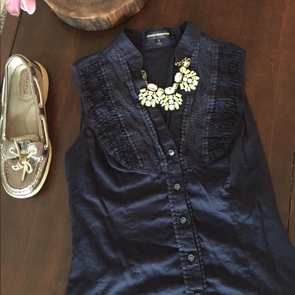 Navy blouse with gorgeous detail - Picture 1 of 3