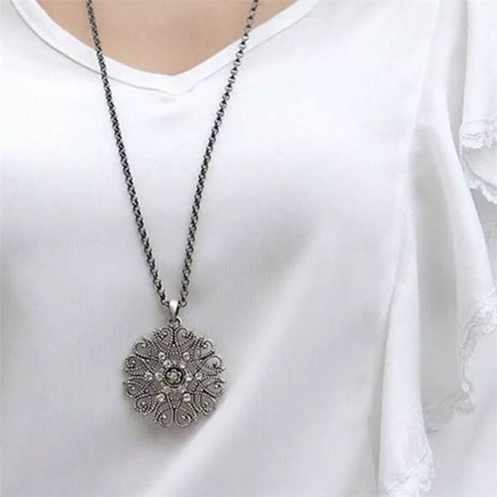 Round silver / black crystal pendant necklace
