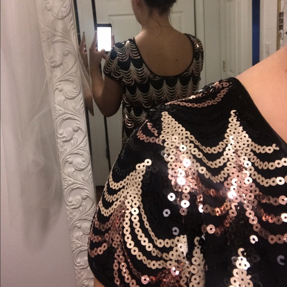 Fun sequins dress - Picture 3 of 3