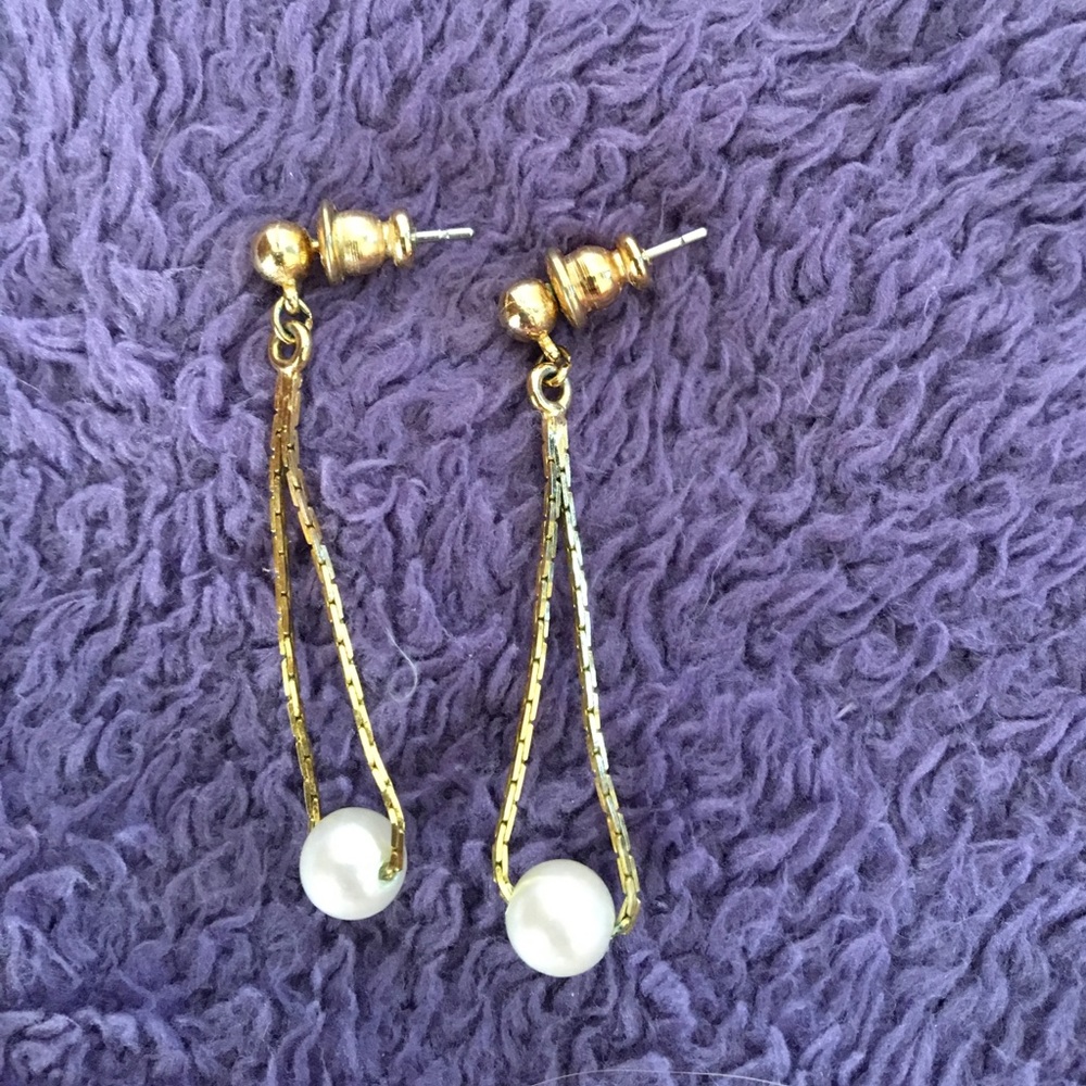 🌺 3 for $15 Dangley Gold colored with pearl