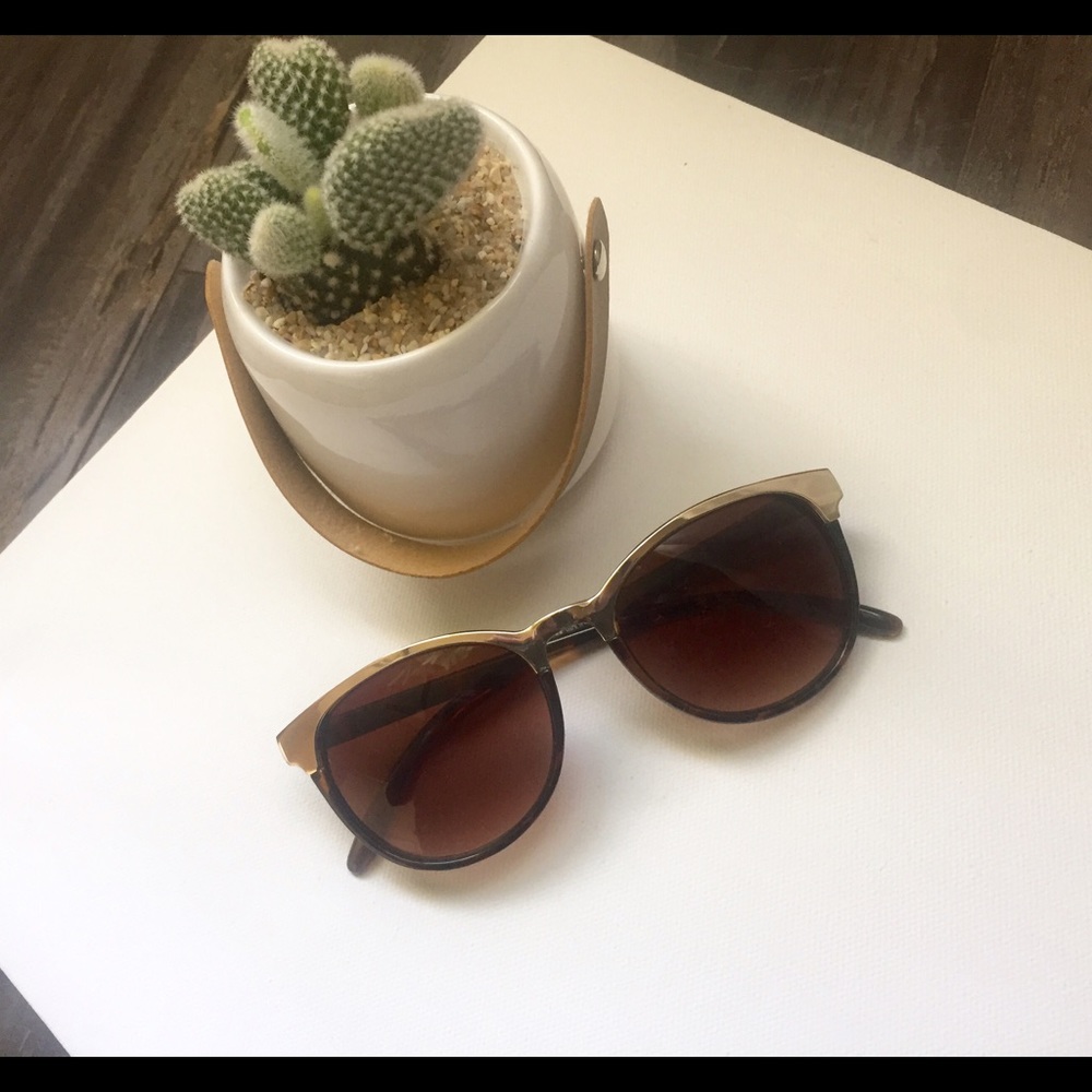 BRAND NEW H&M SUNGLASSES