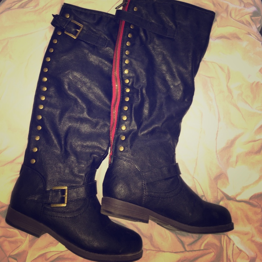 Journee round toe studded motorcycle boot sz 8 EUC