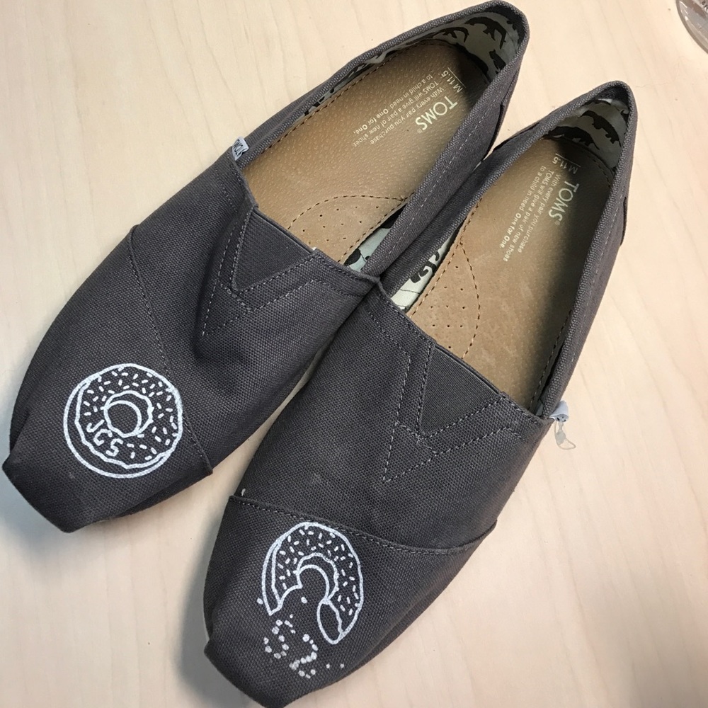 TOMS men's classic shoes