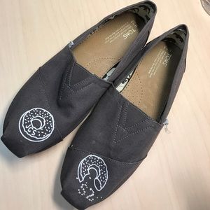 TOMS men's classic shoes