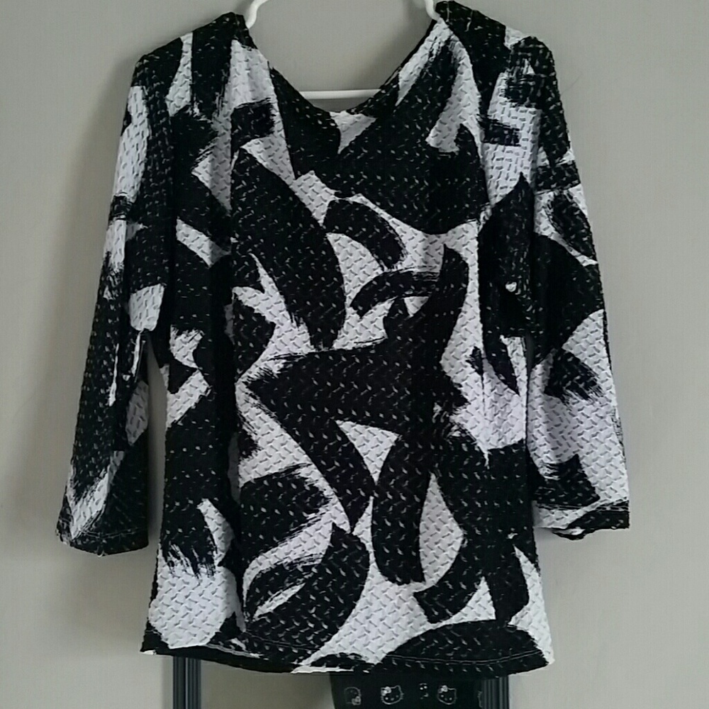 BLACK AND WHITE SHIRT