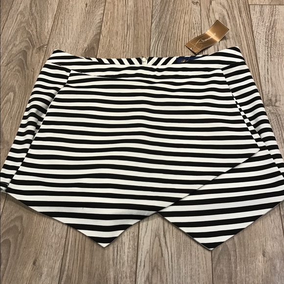 Francesca's Collections Pants - NWT Francesca's Black & White Striped Skort shorts