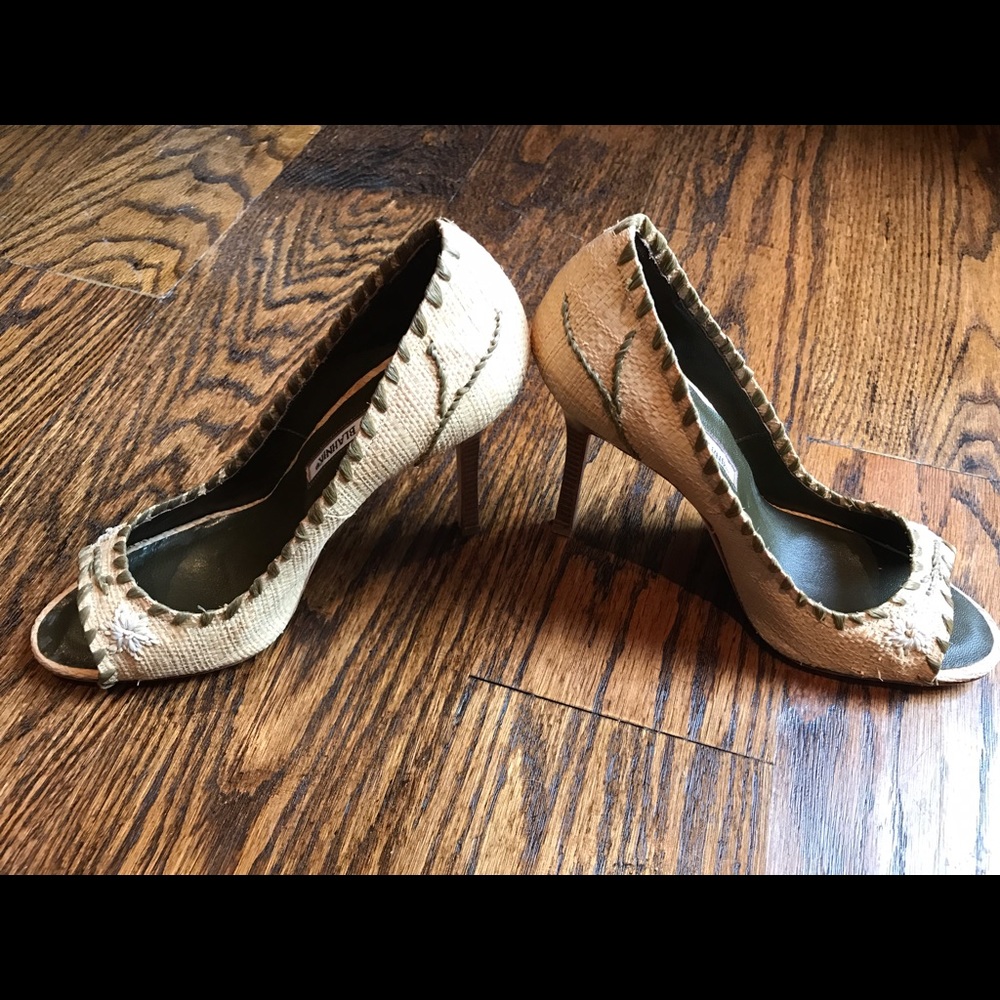 BRAND NEW Manolos. Beautiful shoes, size 8.5