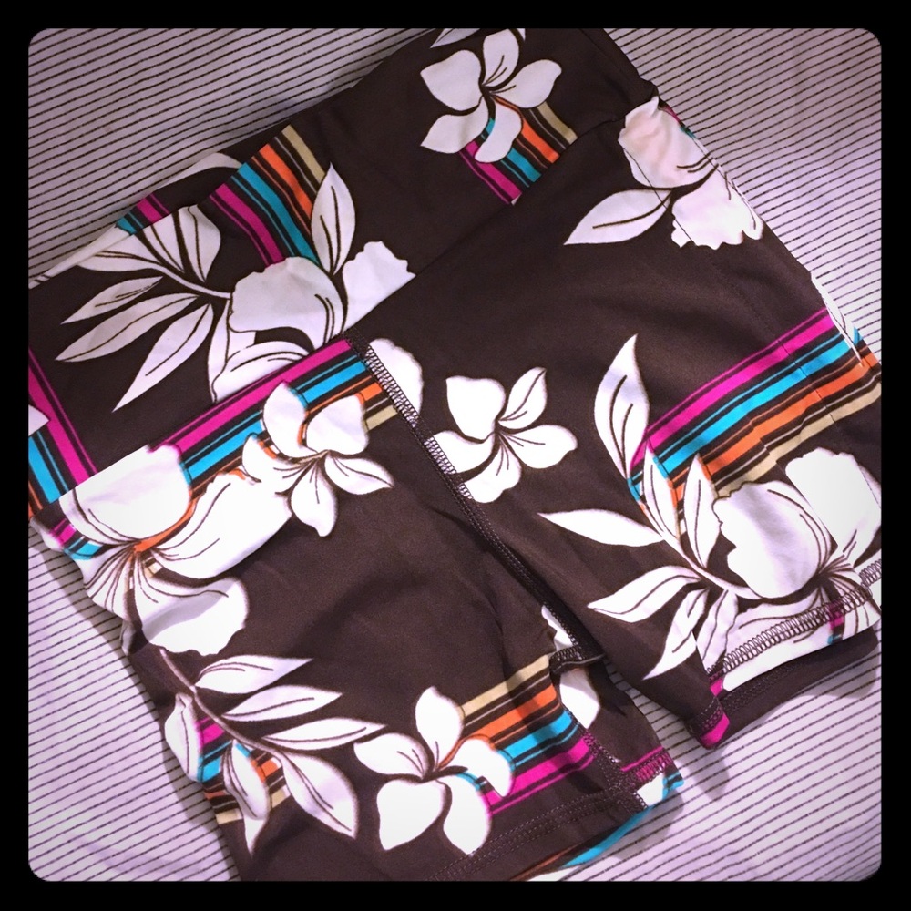 Hawaiian Print Shorties 🌺