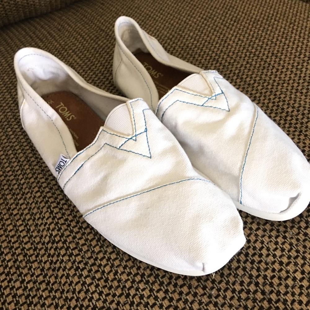 Women's Toms classic shoes