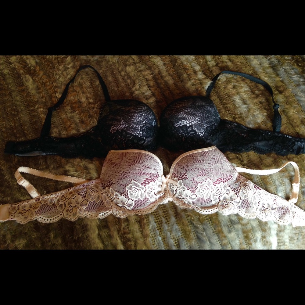 2 Padded lace bras with removable straps