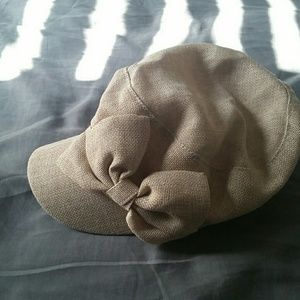 TAN BOW HAT