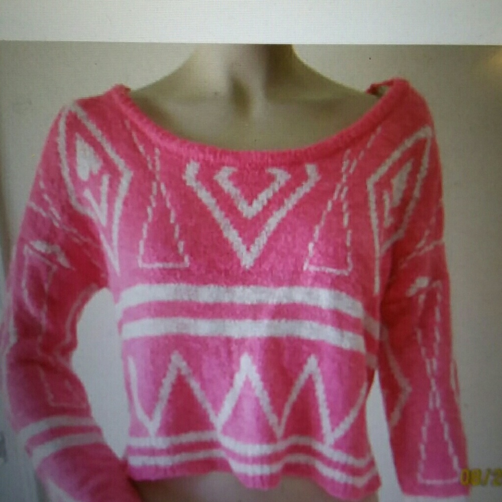 Bebe diamond tribal crop sweater size M/L