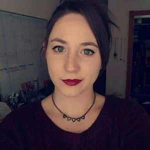 Meet your Posher, Chloe