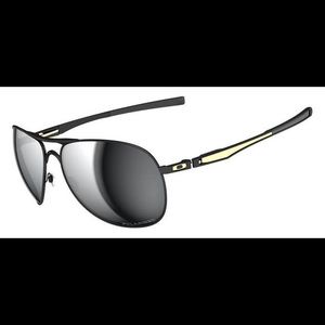 Oakley Shaun White plaintiff polarized sunglasses