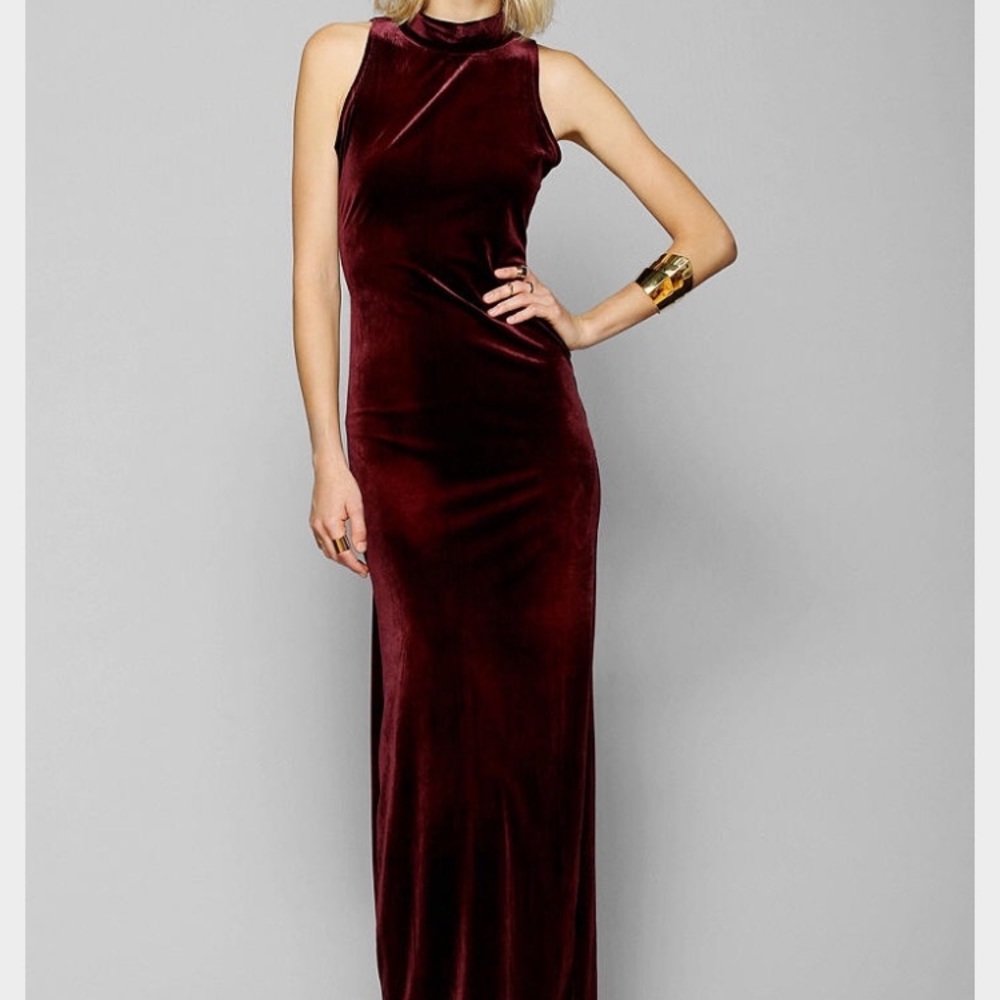 velvet sleeveless maxi dress.