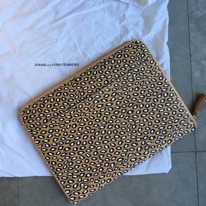 NWOT DVF Diane von Furstenberg portfolio purse
