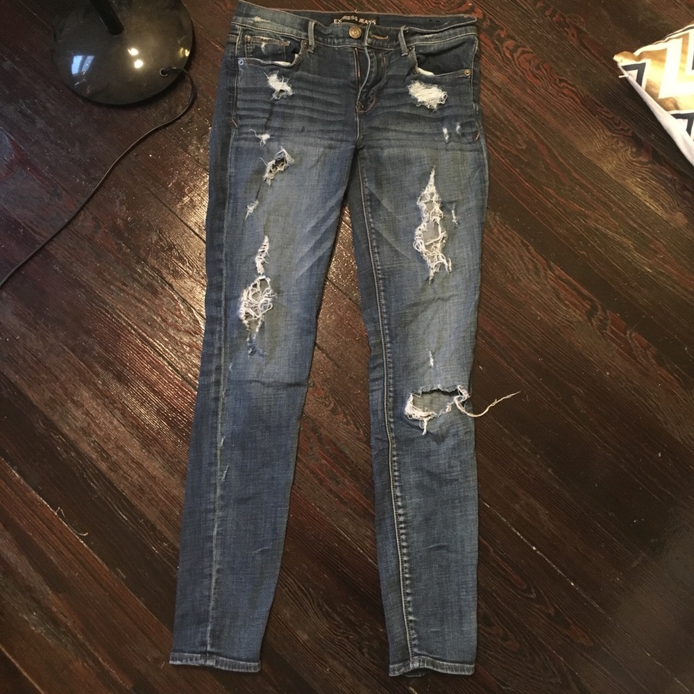Super cute ripped express jeans