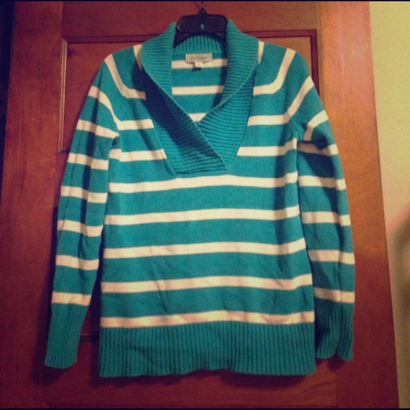 Great blue and white sweater! - Picture 2 of 3