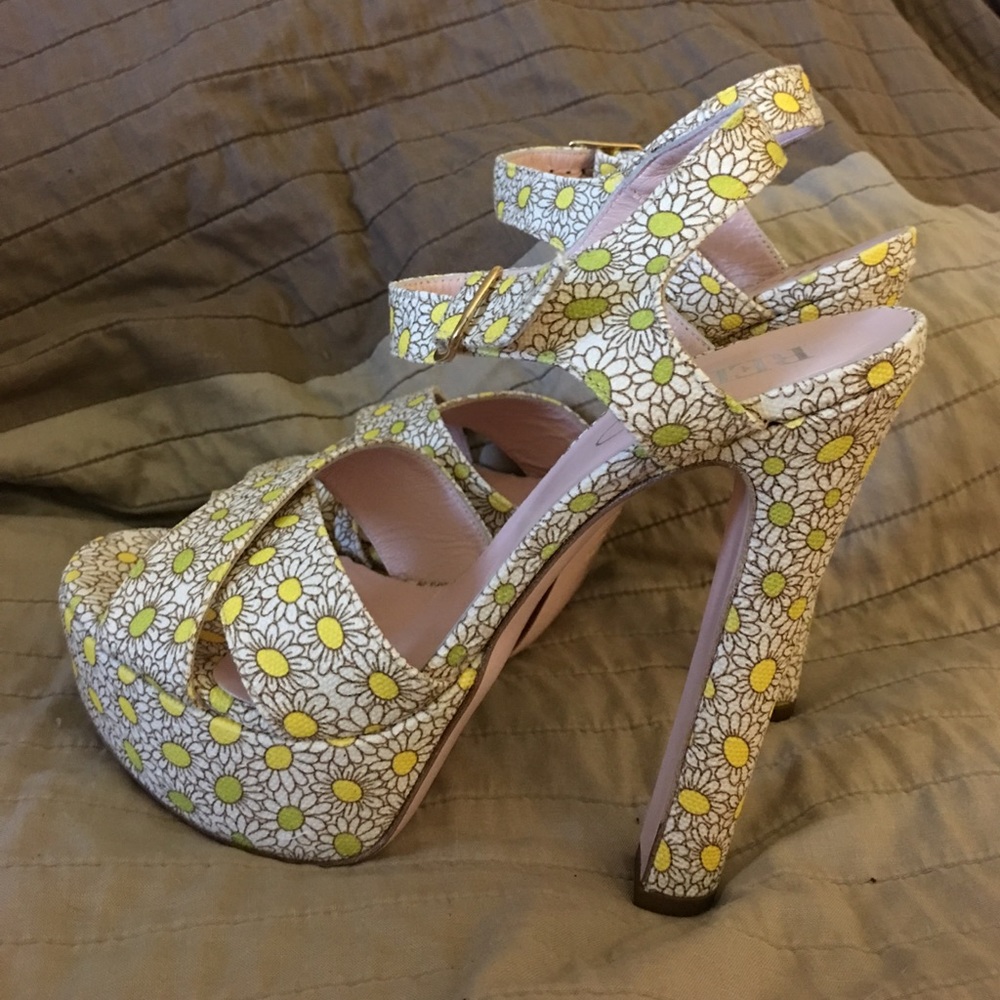 Daisy Valentino heels