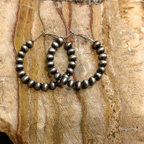  Western Navajo Pearl Hoop Earrings - Picture 2 of 2