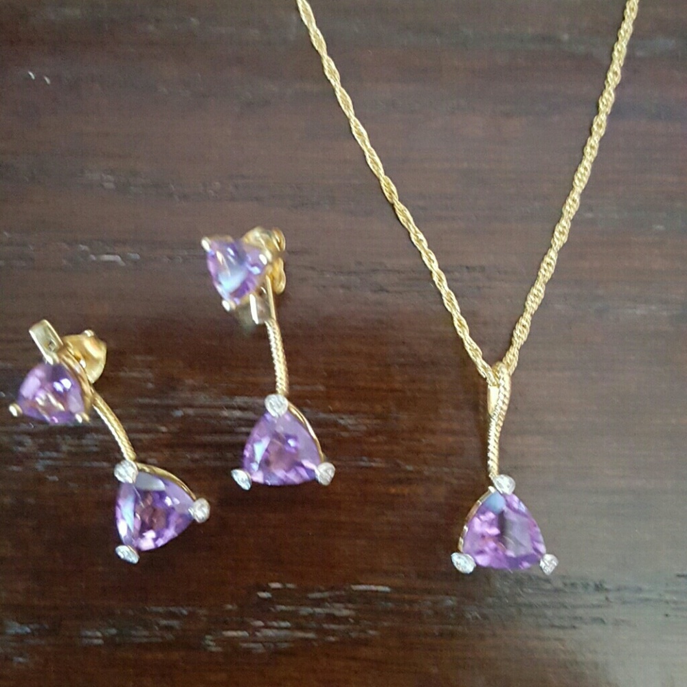 Necklace and Earring Set!