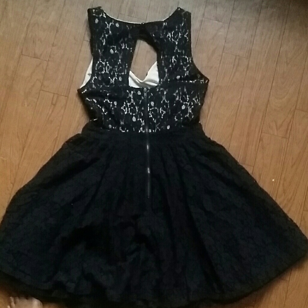 Black lace formal dress - Picture 2 of 4