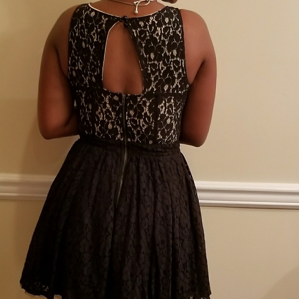 Black lace formal dress - Picture 4 of 4