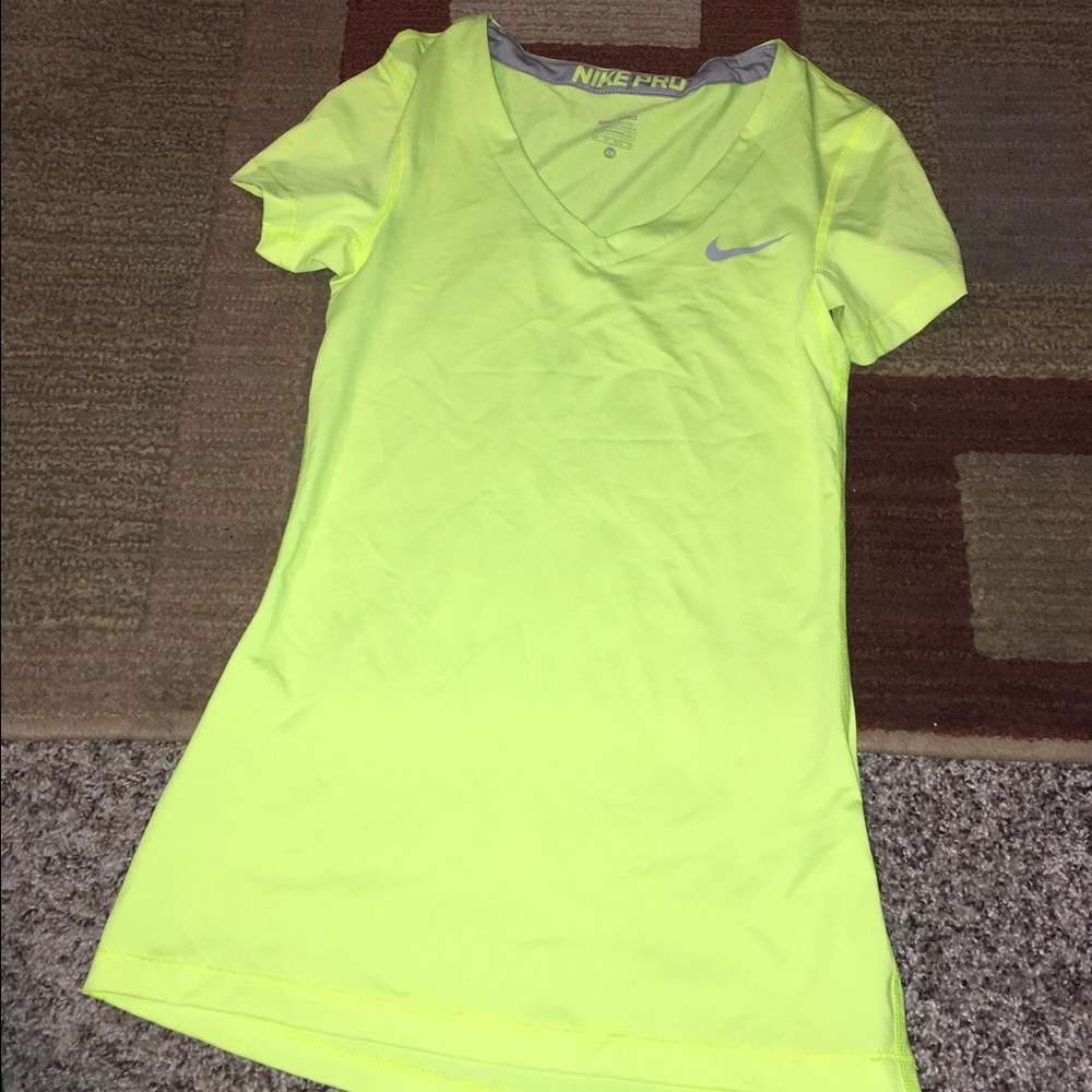 Nike top