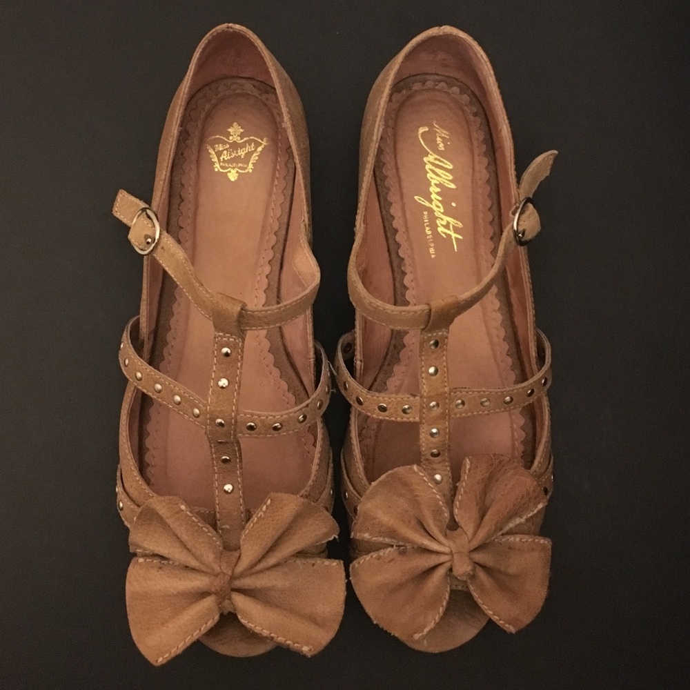 Miss Albright gladiator flats