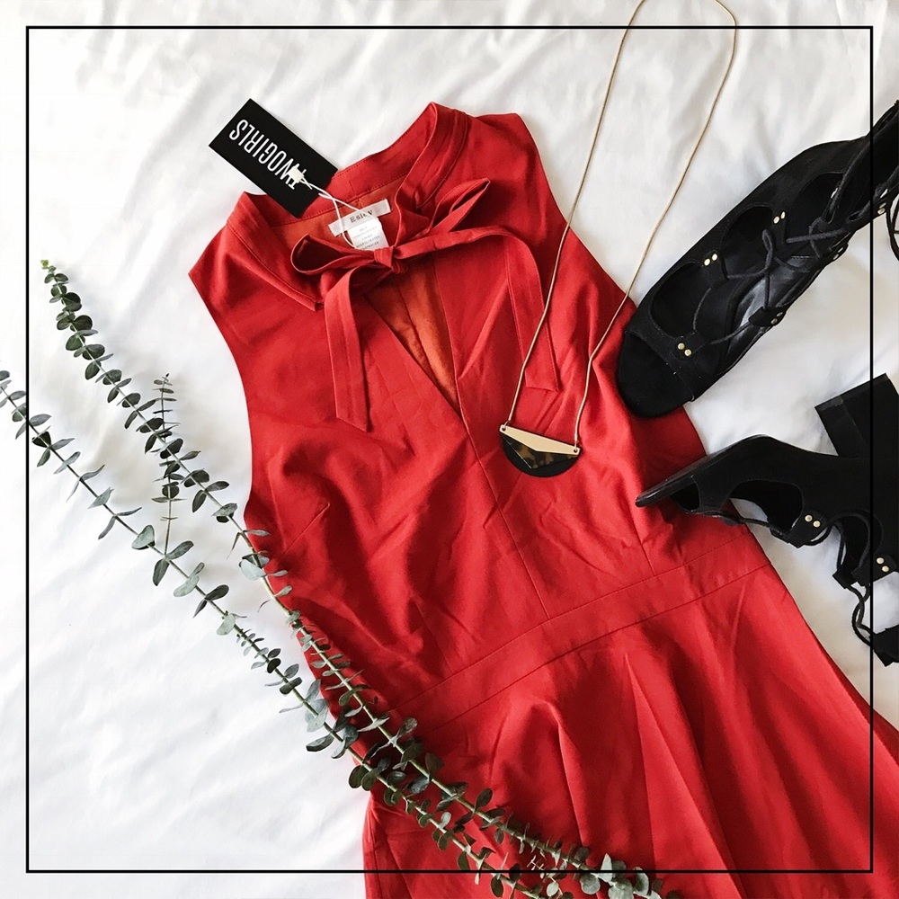 ๐ฟTie Neck Dress๐ฟ - Picture 2 of 8