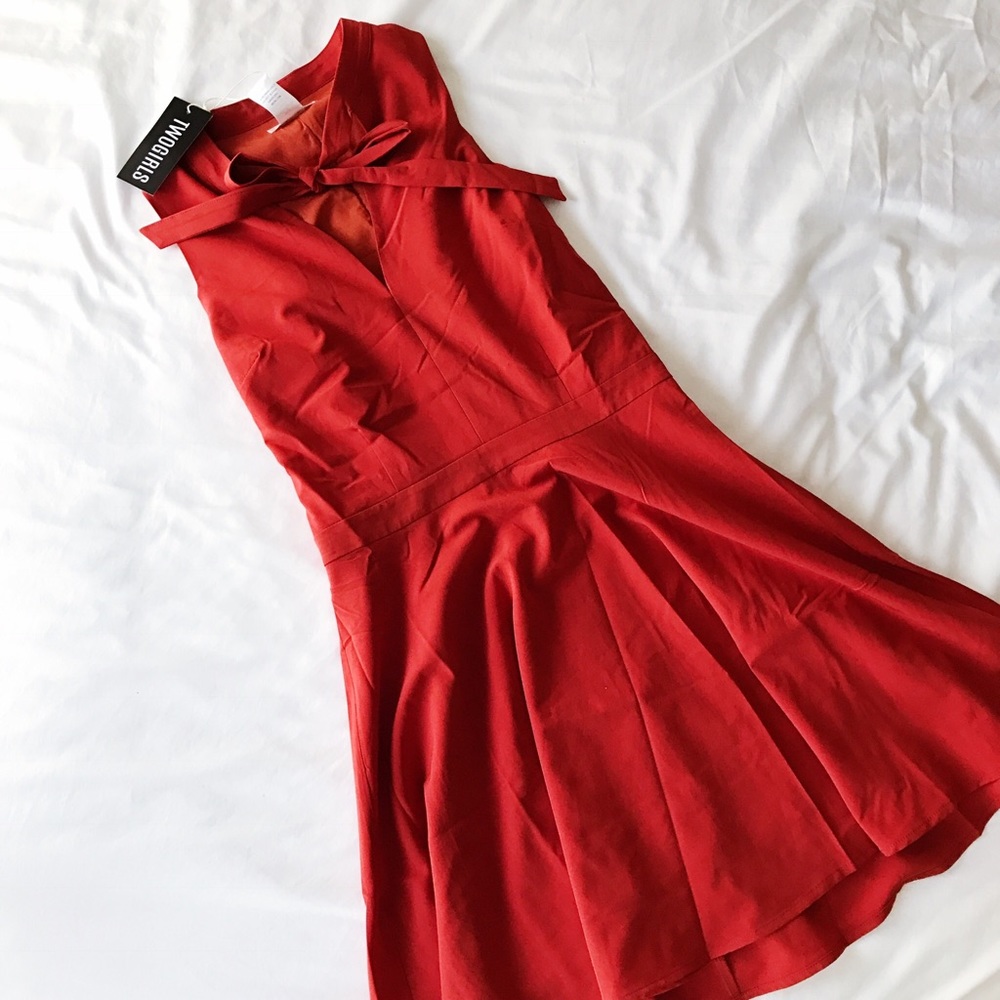 ๐ฟTie Neck Dress๐ฟ - Picture 4 of 8