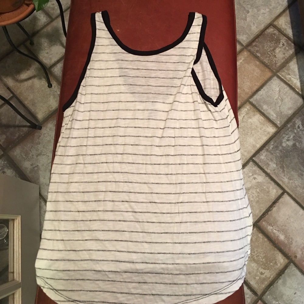 Old navy black and white tank
