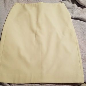 Ann Klein size 2 cream/white pencil skirt