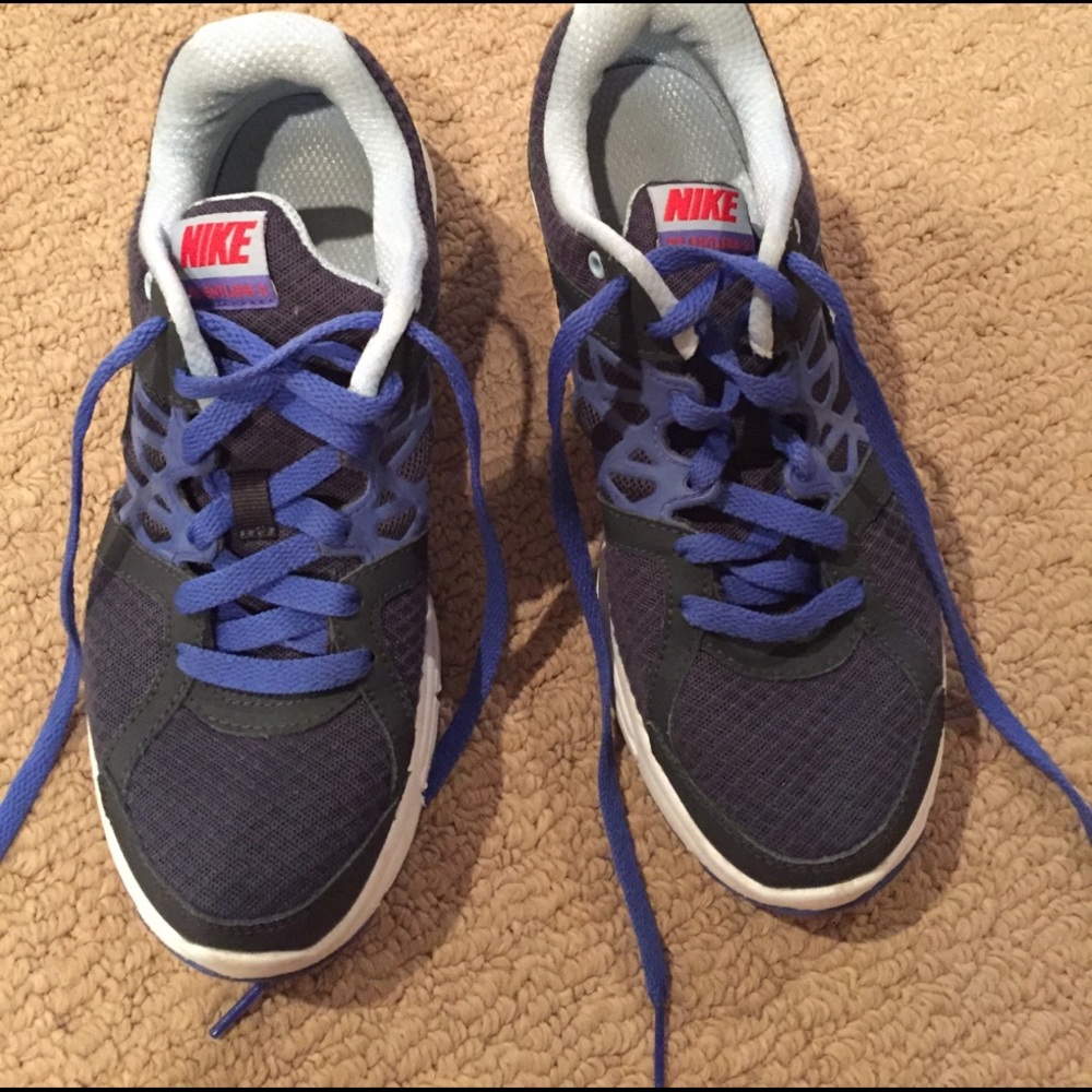 nike tennis shoes
