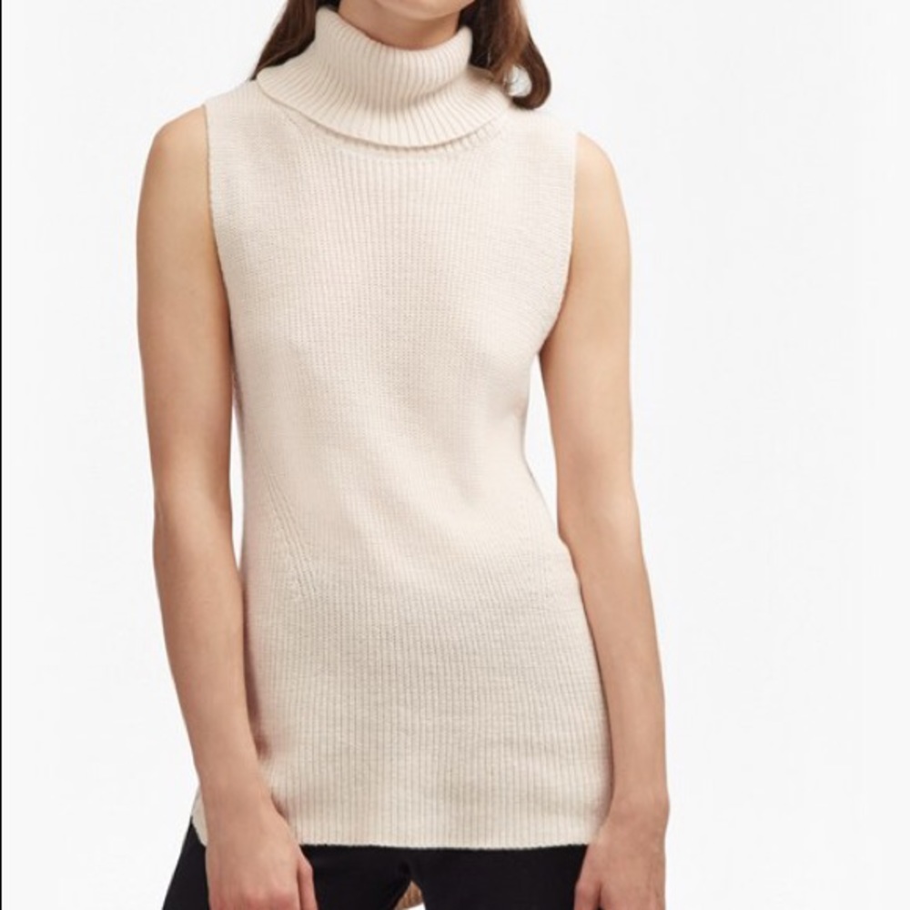 Pretty off white sleeveless sweater!