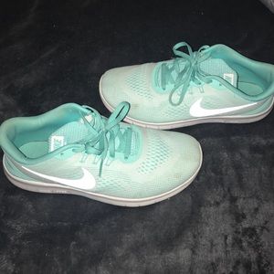 Nike mint green
