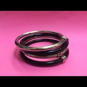 A Set Of Four Metal Bangles 2/Black 2/Silver