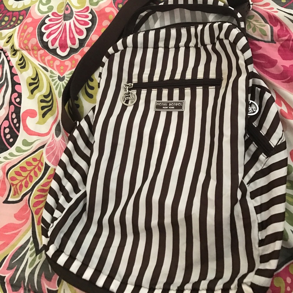 De$igner-Henri Bendel sleek backpack ❤