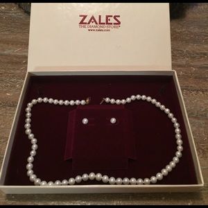 Pearl necklace and earring set