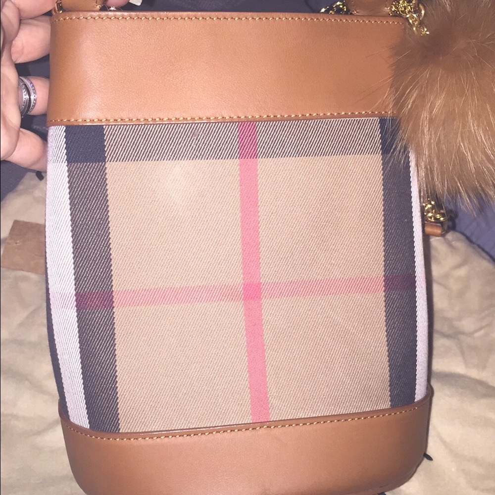 Burberry small bucket bag in house check - Picture 2 of 4