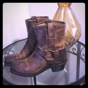 Frye mid Boots