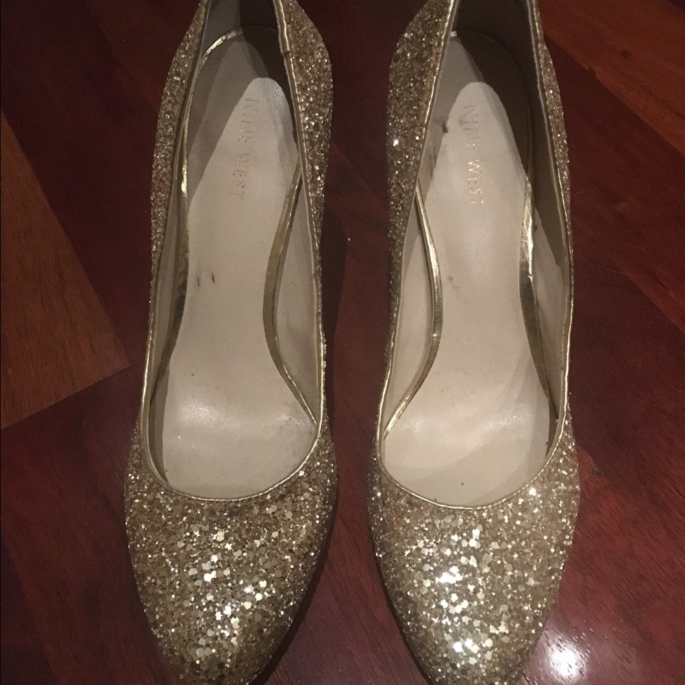 Size 8.5 gold glitter shoes