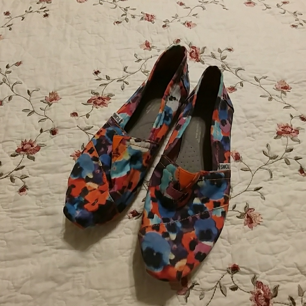 Toms floral print shoe