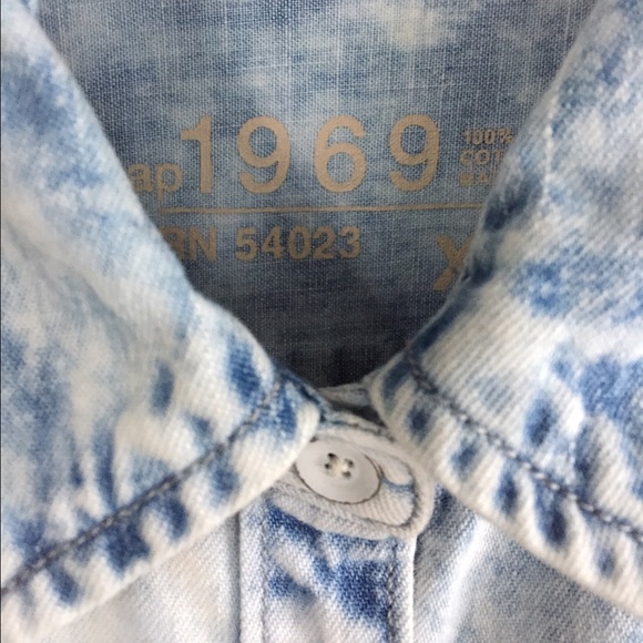 Long-sleeve Denim Shirt - Picture 2 of 2