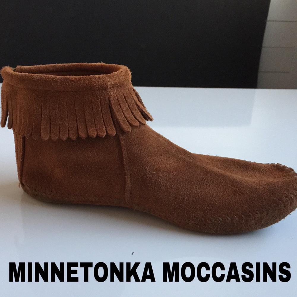 Minnetonka moccasins fringe booties