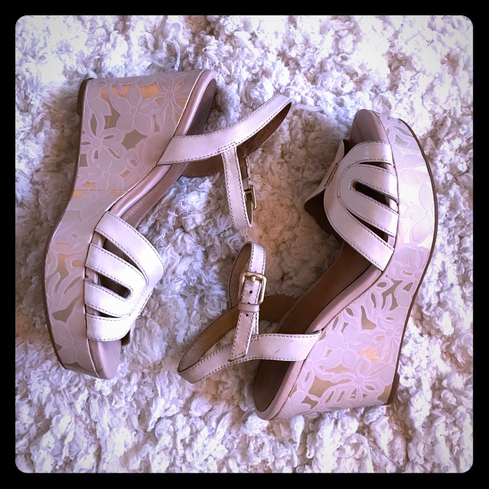 LAST DAYS SALE! Clarks Floral Nude/Gold Wedge Heel