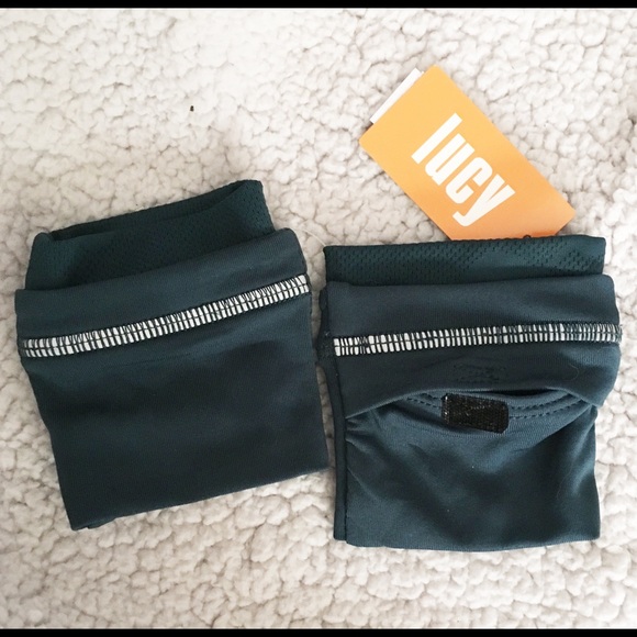 Lucy Victory Lap Wristband Cuff Pocket Set NWT OS - Picture 2 of 5