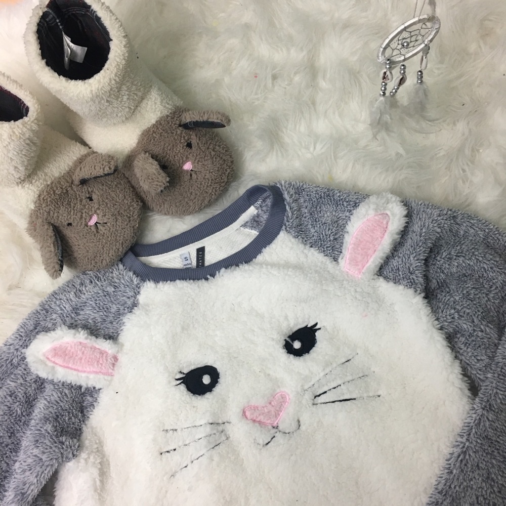 Adorable bunny pajamas/nightshirt!