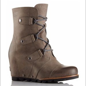 NEW - SOREL - Joan of Arc wedges (size 6.5)