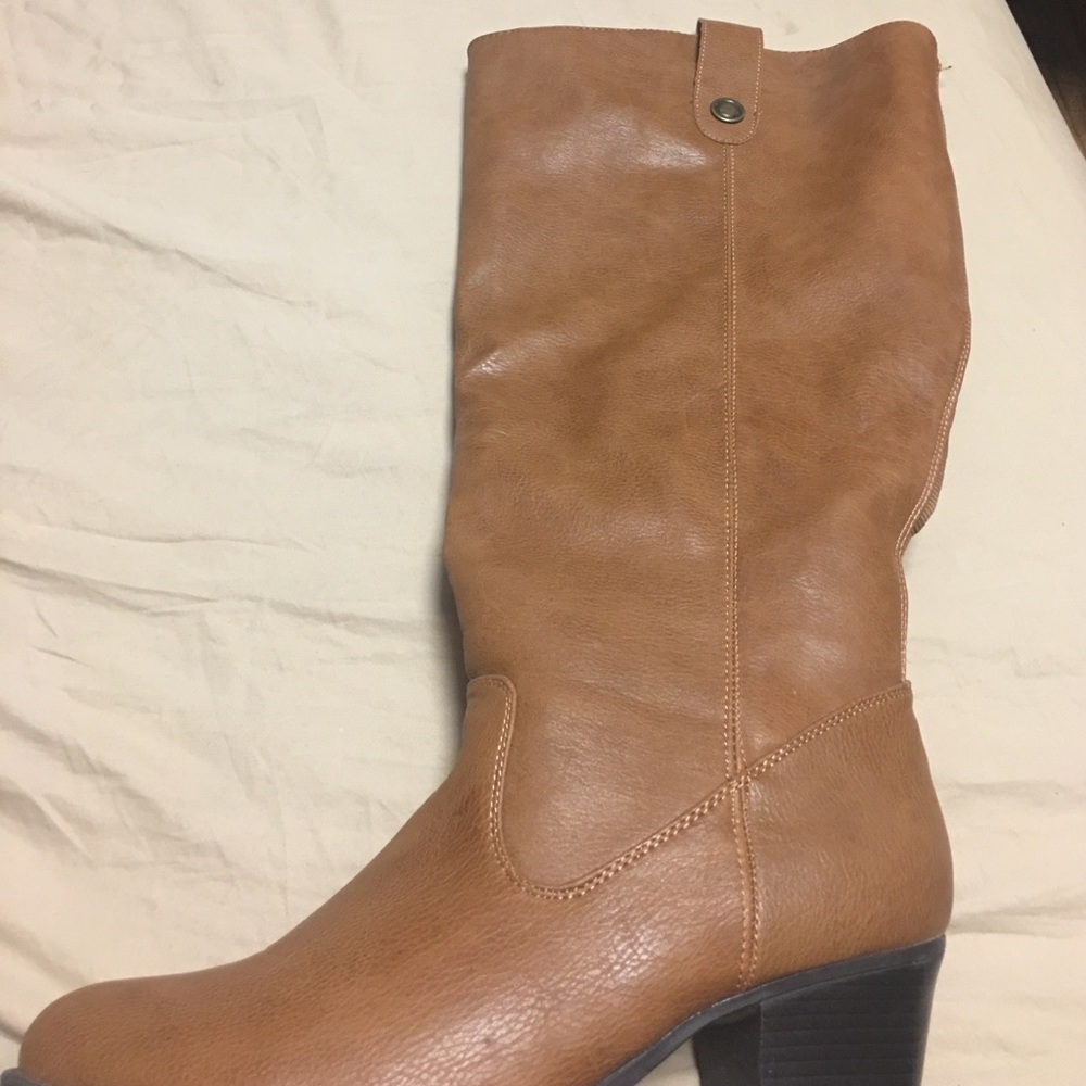 Boots - Picture 3 of 3